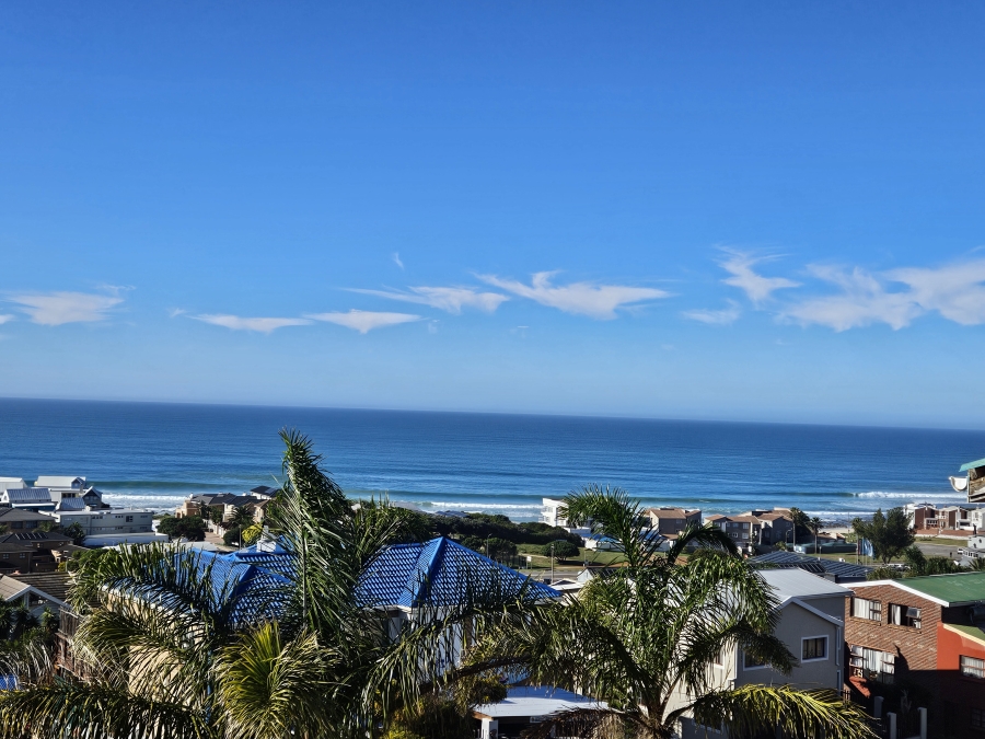 4 Bedroom Property for Sale in Wavecrest Eastern Cape